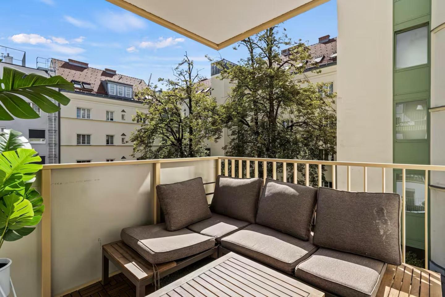 Balkon I Tiefgaragen Parkplatz I 5 Min Zum Einkaufszentrum I Schnelles Wlan Viena
