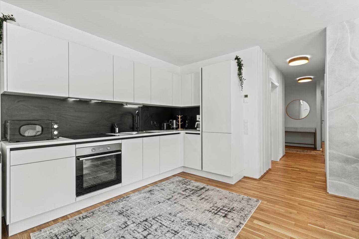 Balkon I Tiefgaragen Parkplatz I 5 Min Zum Einkaufszentrum I Schnelles Wlan * Wenen