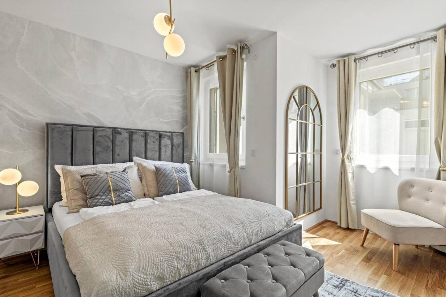 Balkon I Tiefgaragen Parkplatz I 5 Min Zum Einkaufszentrum I Schnelles Wlan Appartement *